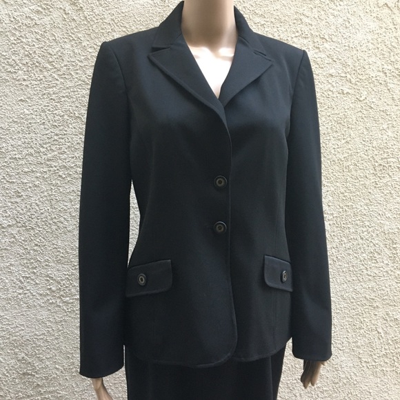 St. John Jackets & Blazers - St John Sport fitted 2 button jacket blazer